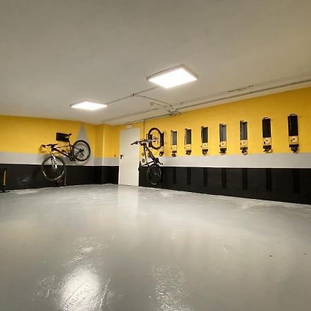 Spirit Hotel Gran Bilbao Ngoại thất bức ảnh Bike garage